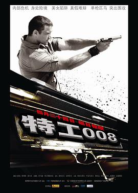 《公公和儿媳》剧照：周德望独自坐在沙发一角